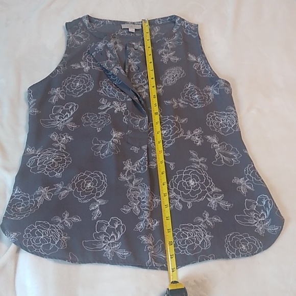 Loft Outlet Sleeveless Blouse, size M, easy care 100% polyester. - Picture 4 of 5